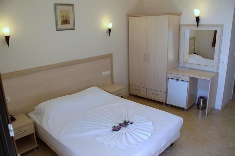 Superior Double or Twin Room, Lake View photo 1