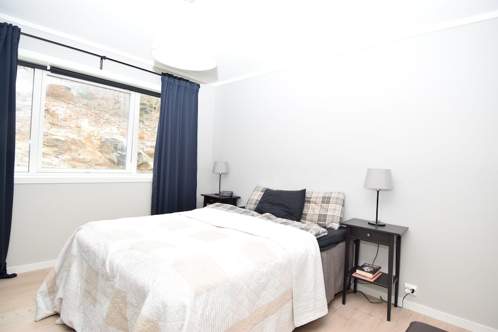 House, 5 Bedrooms photo 2