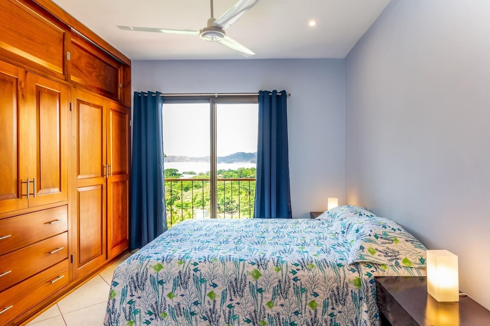 Condo, 2 Bedrooms, Ocean View photo 3