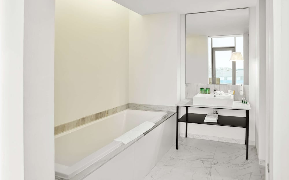 Business Suite photo 2
