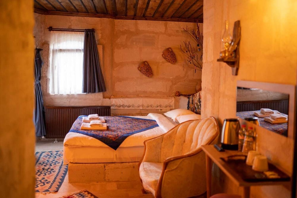 Deluxe Room - Photo 9