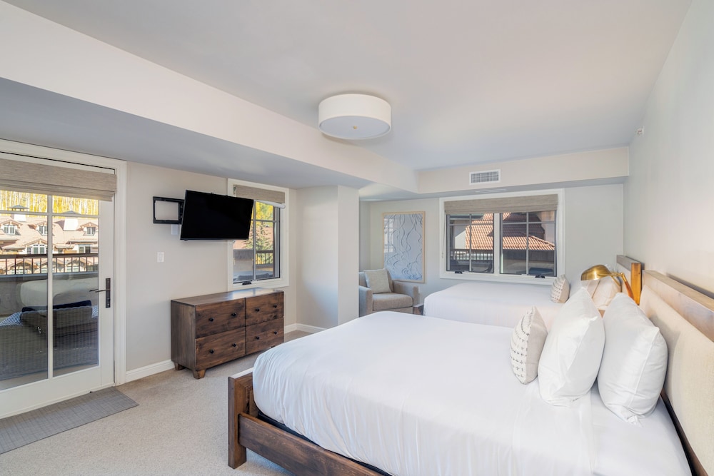 Suite, 2 Bedrooms (Village View)