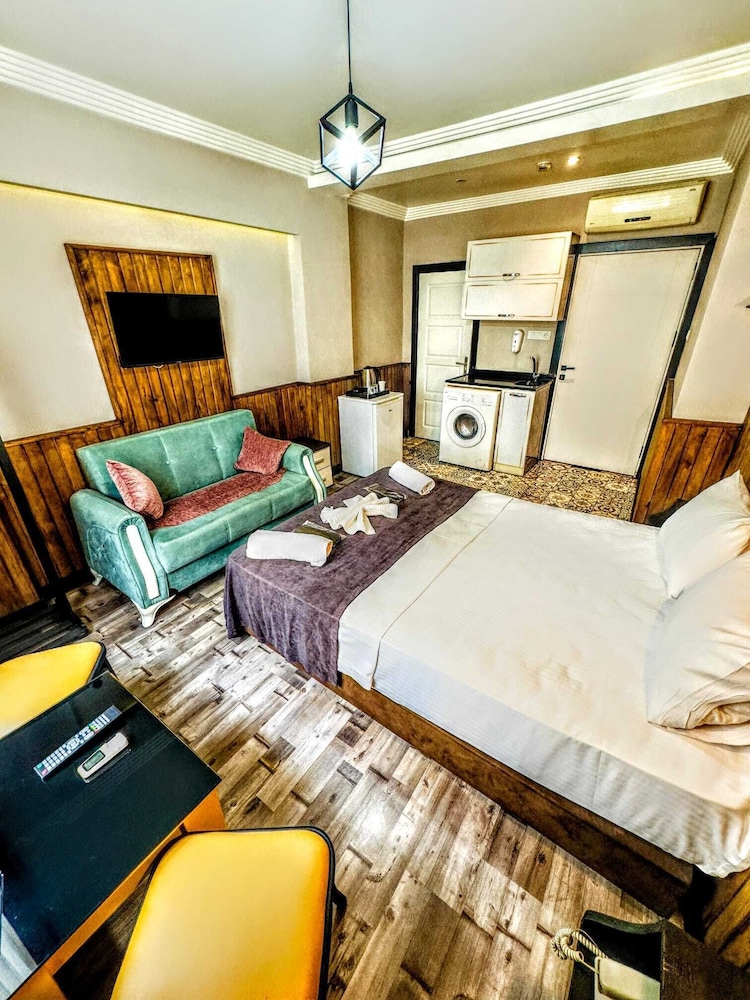 Deluxe Studio Suite photo 1