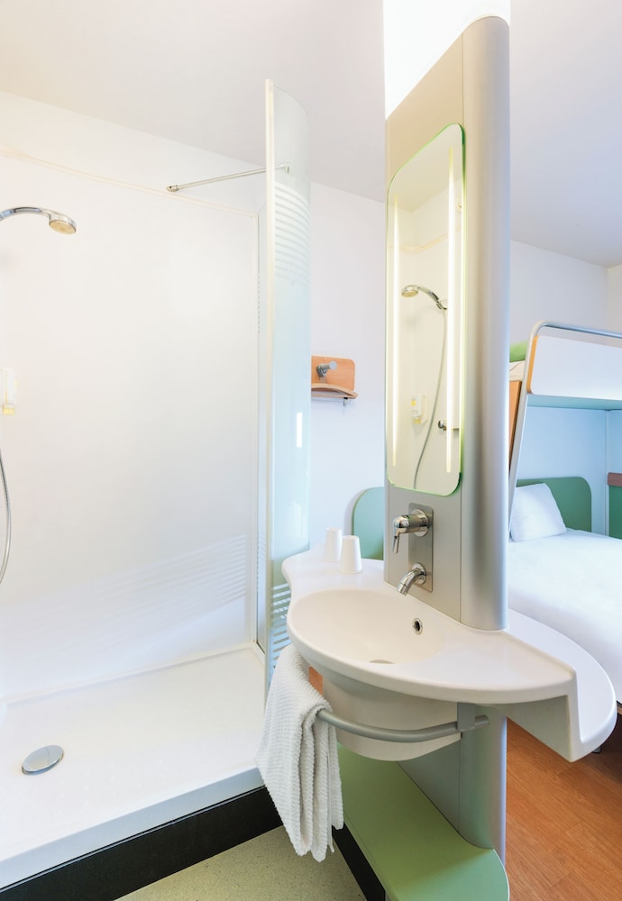 Standard Room, Multiple Beds photo 3