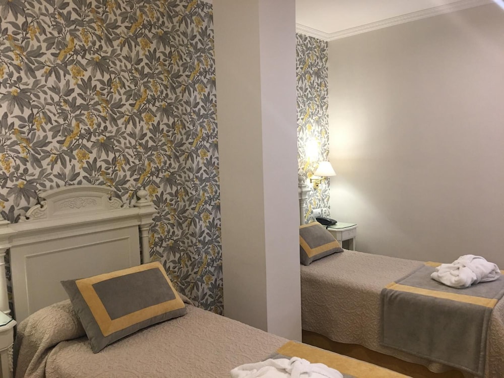 Standard Twin Room - Photo 18