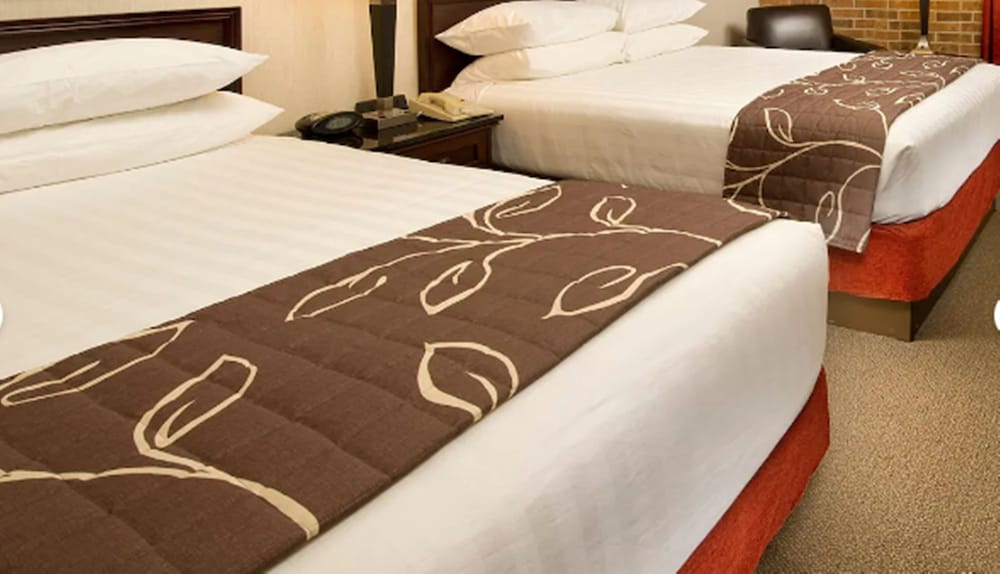 Standard Room, 2 Queen Beds - Photo 2