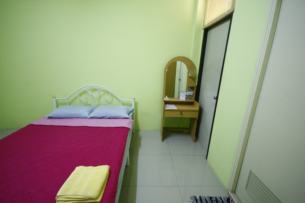 Standard Double Room (No Windows) photo 3