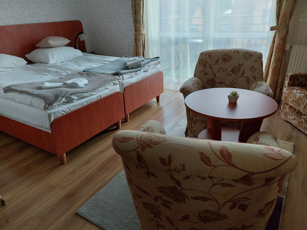 Signature Twin Room, Balcony, Partial Sea View photo 1