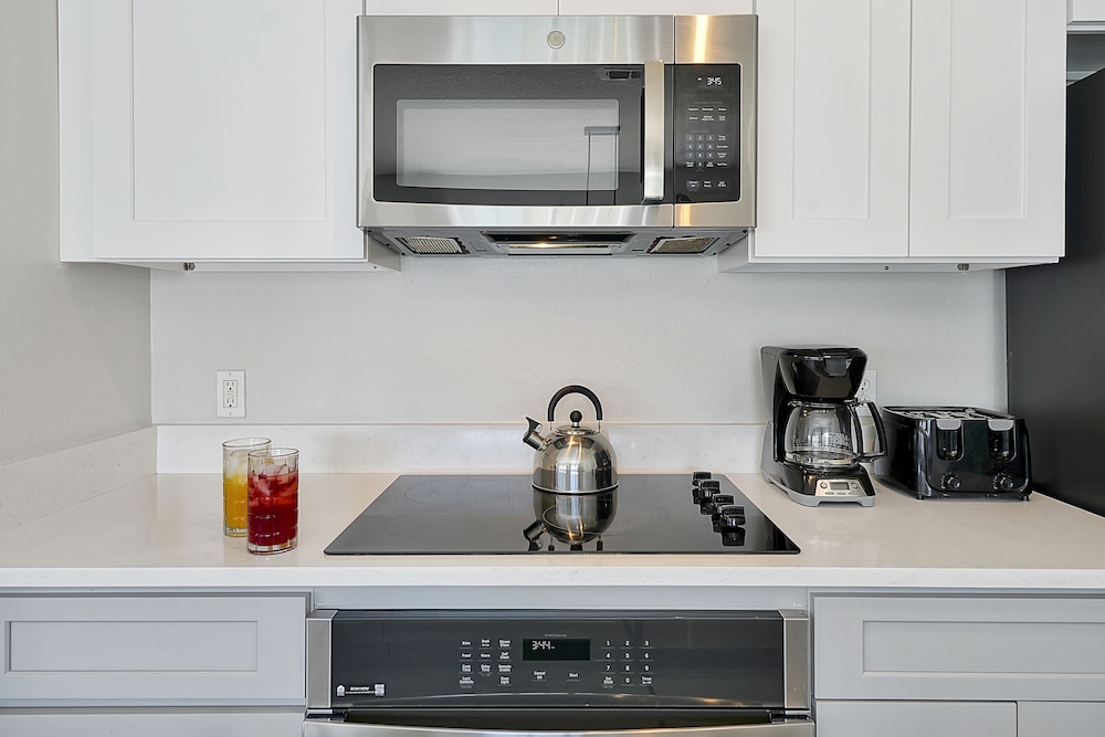 Exclusive Townhome, 4 Bedrooms, Private Pool - Photo 18