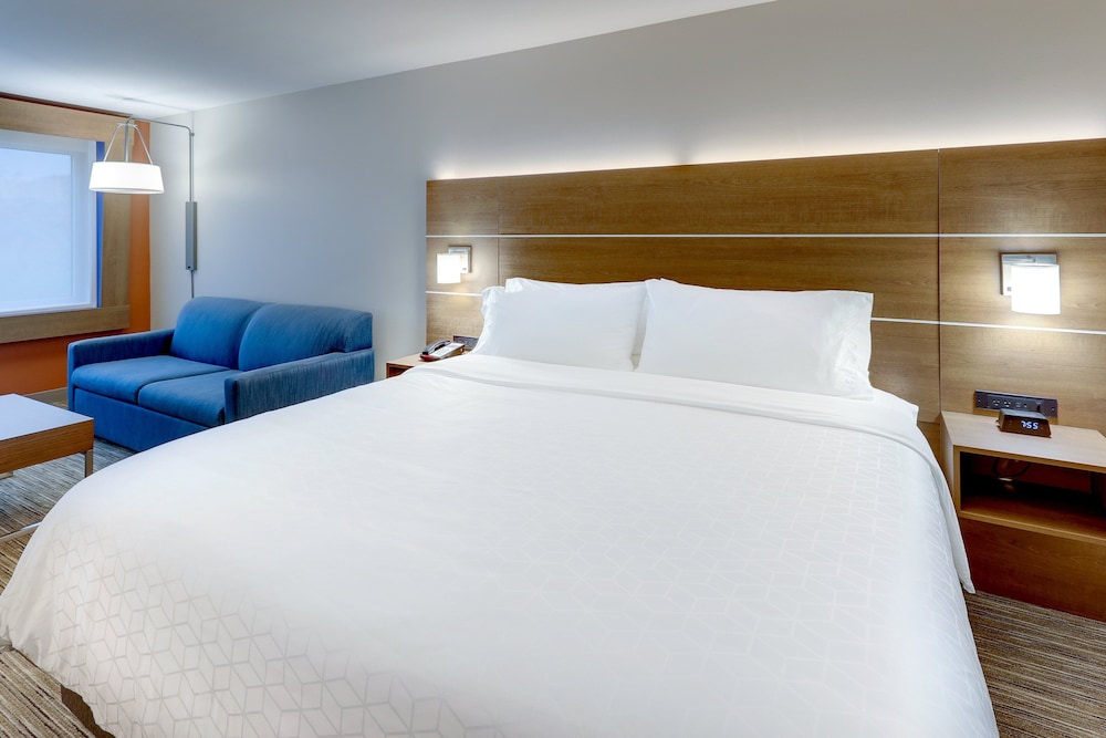 Suite, Accessible, Non Smoking (Communications) - Photo 3