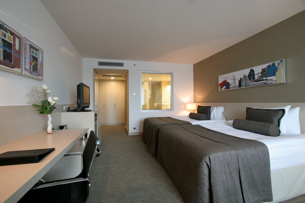Standard Double Queen Bed Room photo 3