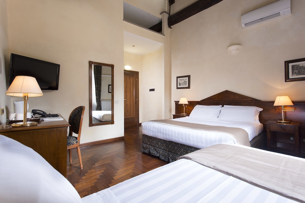 Superior Triple Room photo 2