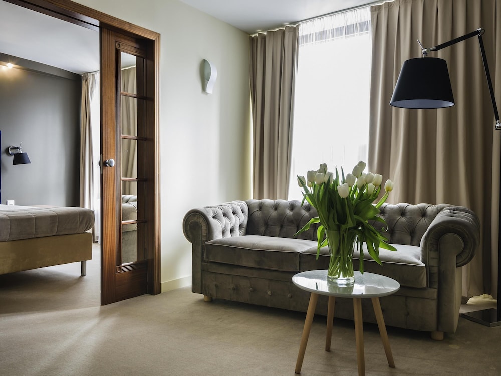 Suite, 1 Queen Bed photo 2