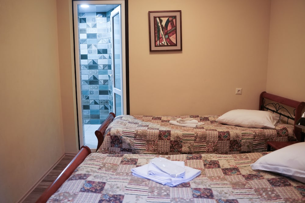 Basic Twin Room photo 1