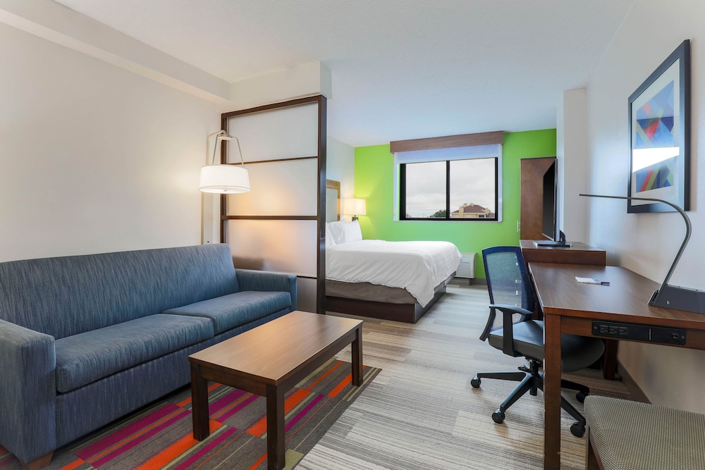 Suite, 1 King Bed, Accessible Bathtub (Mobility, Accessible Tub) - Photo 3