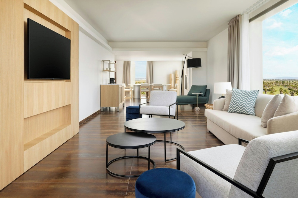 Presidential Suite, 2 Bedrooms thumbnail 6