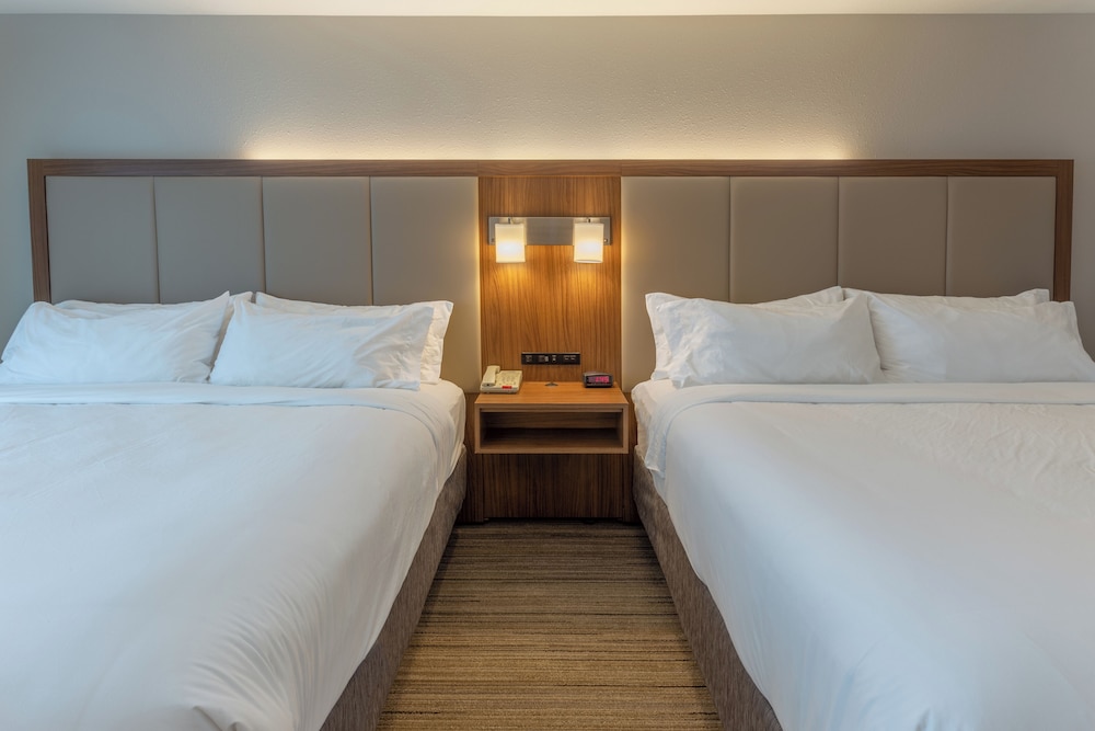 Standard Room, Multiple Beds, Accessible - Photo 3
