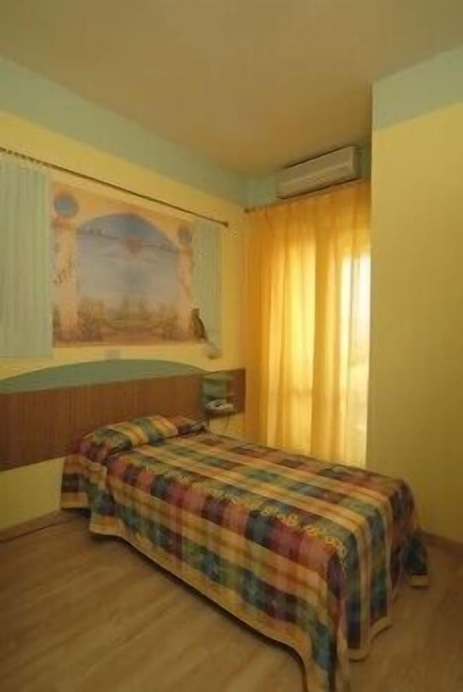Single Room photo 1