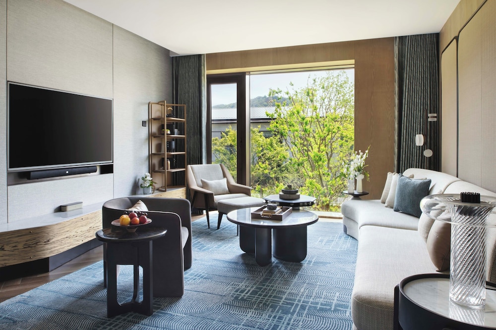 Suite (Ambassador)