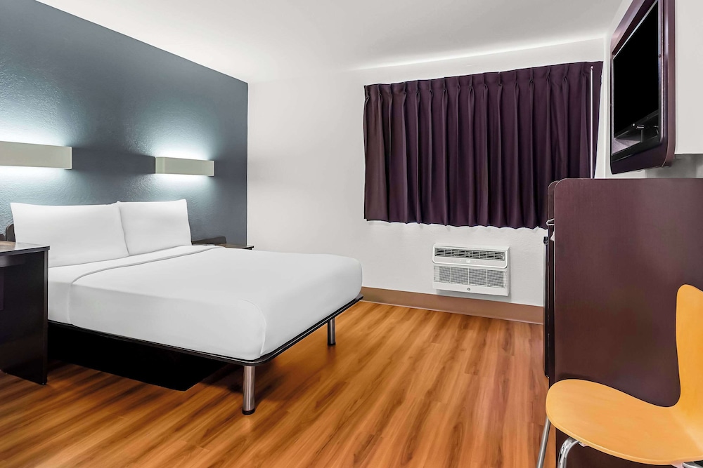 Standard Room, 1 Double Bed, Accessible, Non Smoking photo 1