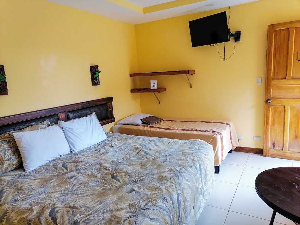 Family Room, 1 Bedroom, Balcony, Valley View photo 3
