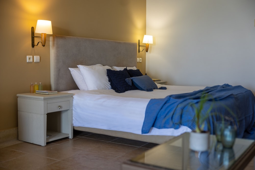 Junior Suite, Beachfront (Sharing Pool -AD) - Photo 4