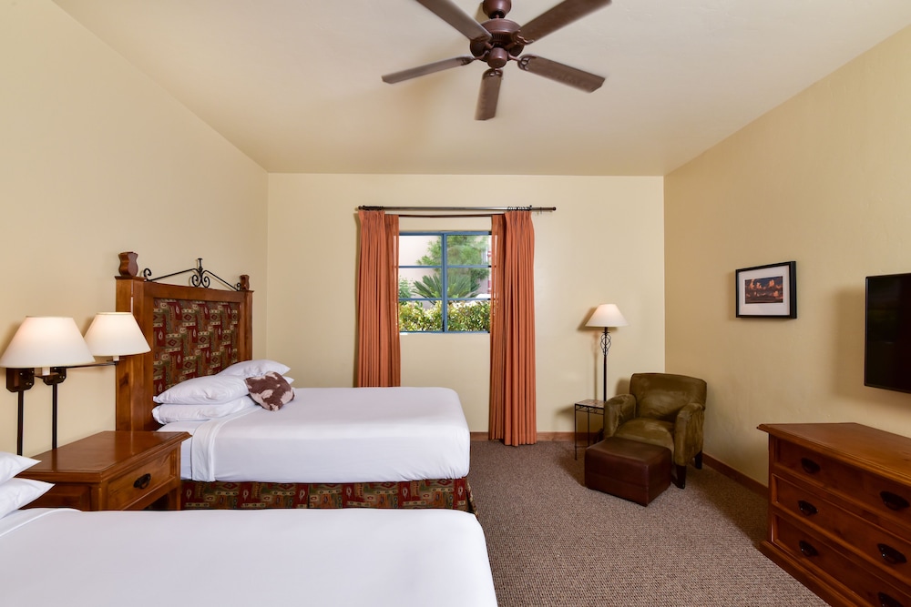 Deluxe Room, 2 Queen Beds - Photo 2