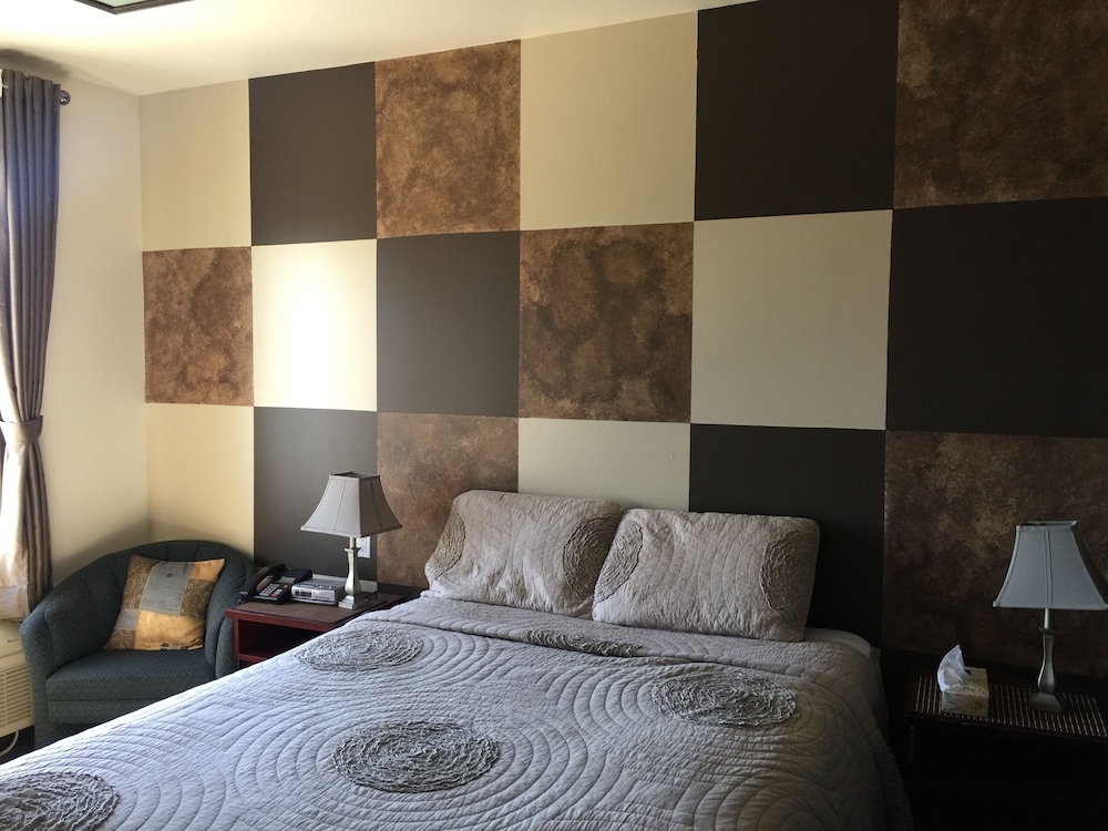 Standard Room, 1 Queen Bed photo 1