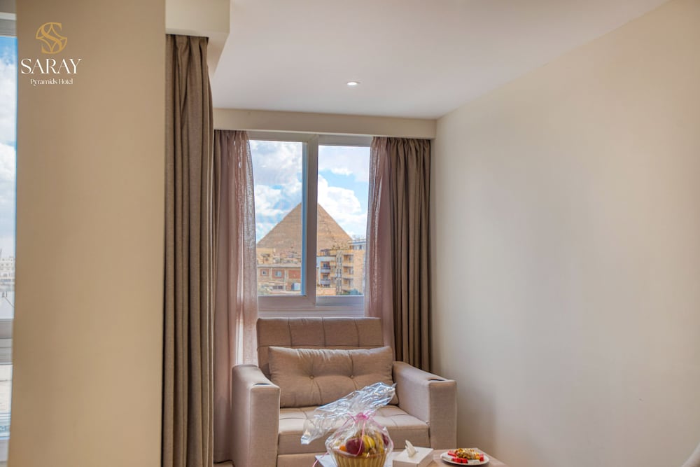 Luxury Suite with Jacuzzi & Pyramids View - Photo 8