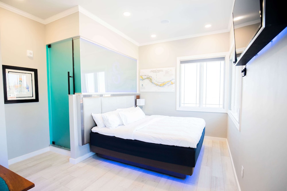 Deluxe Studio Suite (No Elevator Access)
