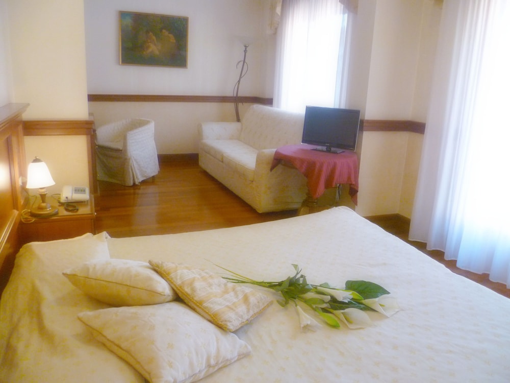 Executive Suite, 1 Bedroom, Non Smoking, City View photo 1