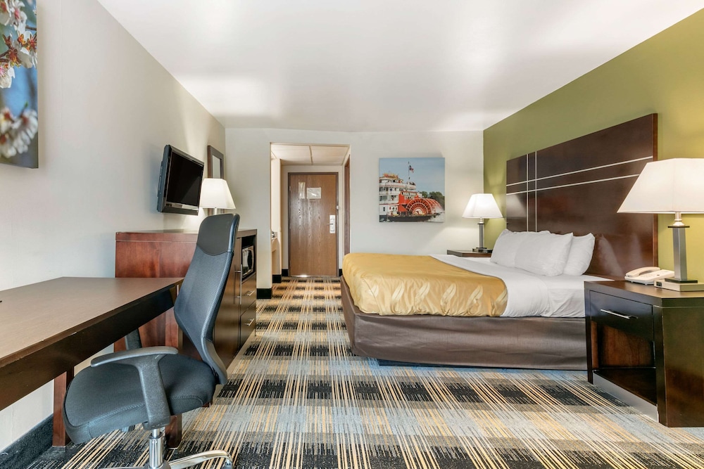 Standard Room, 1 King Bed, Non Smoking - Photo 3