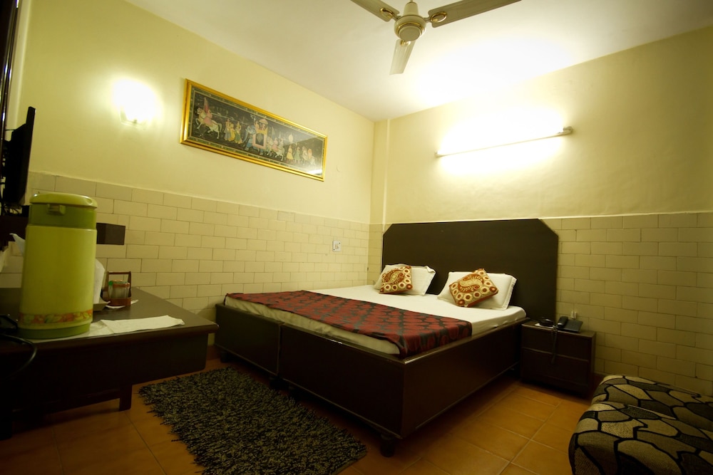 Standard Room (Non AC)