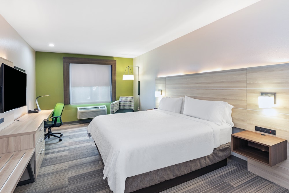 Standard Room, 1 King Bed - Photo 1