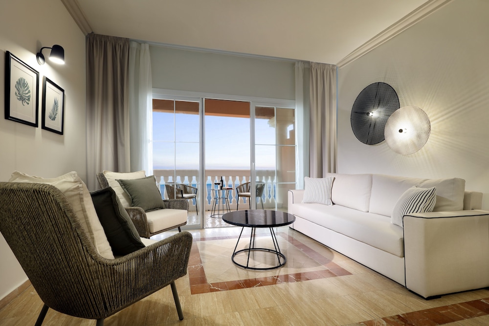 Junior Suite, Oceanfront thumbnail 5