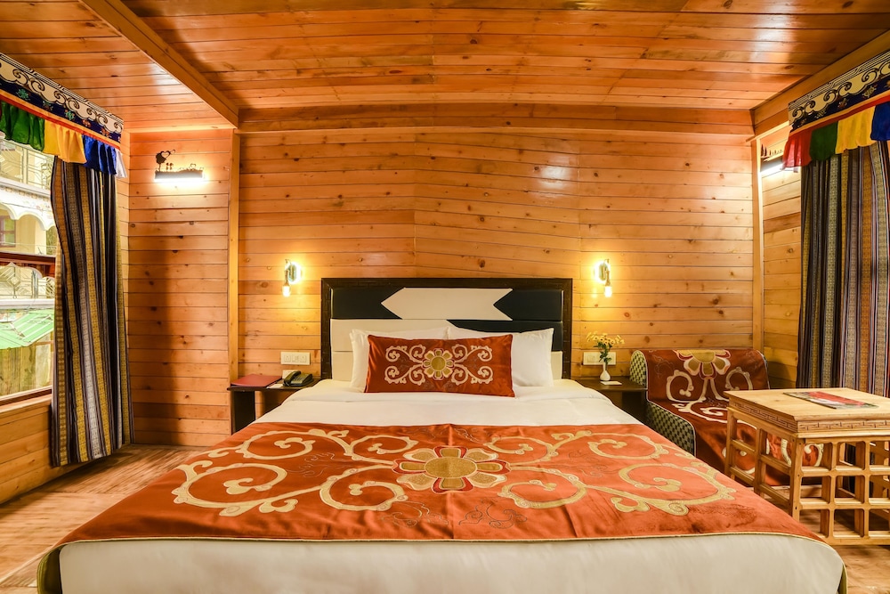 Deluxe Room with Common Balcony photo 1