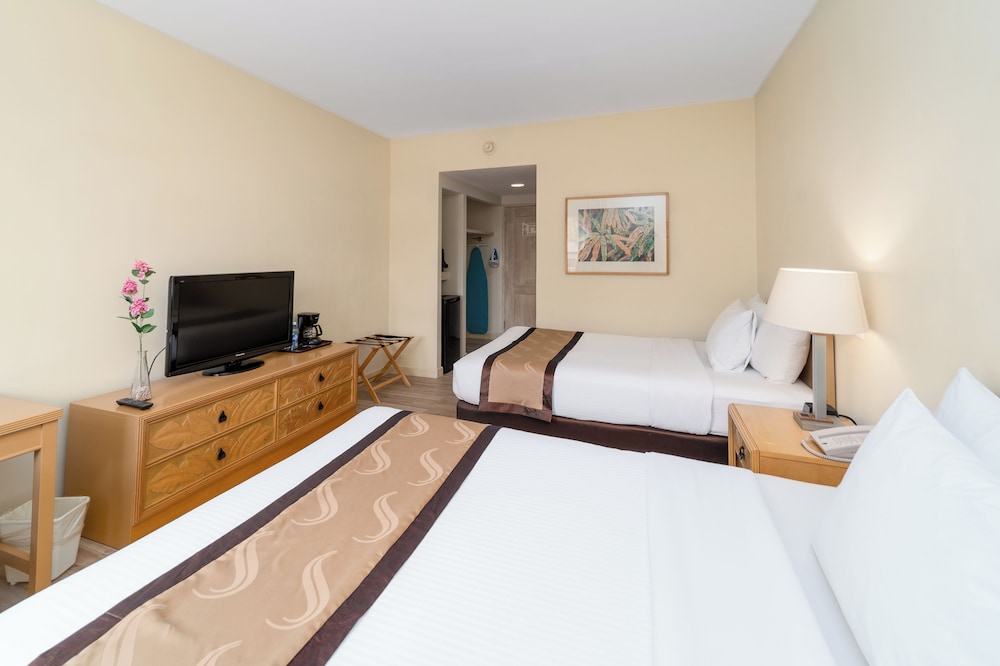 Standard Room, 2 Queen Beds, Non Smoking - Photo 12