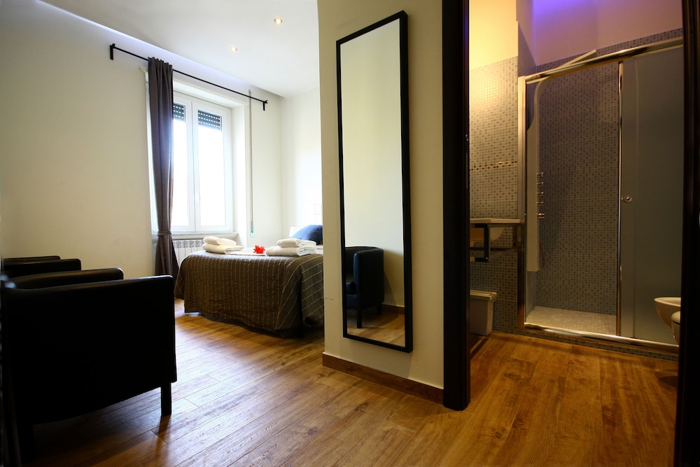 Deluxe Double or Twin Room photo 2