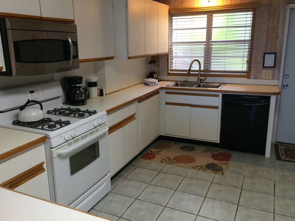 Comfort Apartment (Dolphin Apartment-1st Floor Waterview) photo 2