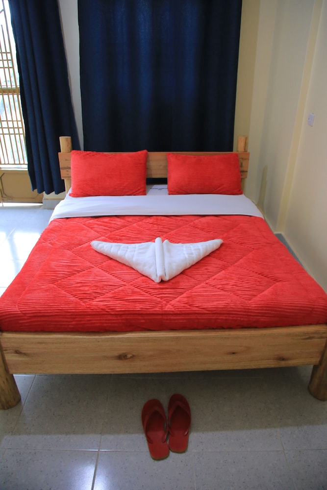 Basic Single Room, Private Bathroom, Garden View
