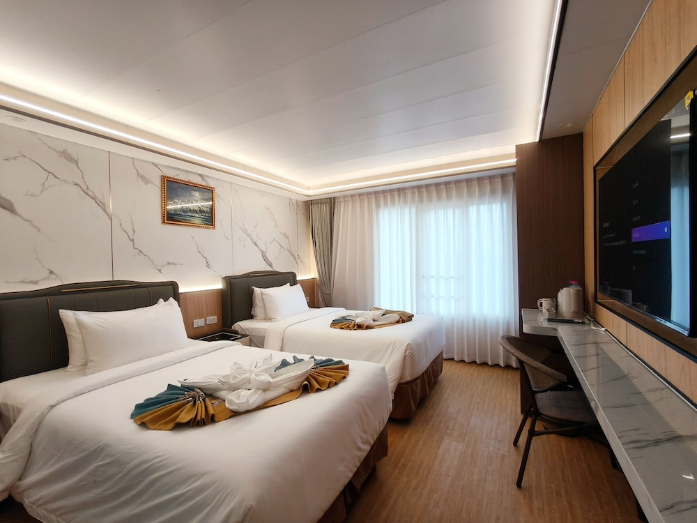 Exclusive Twin Room, City View