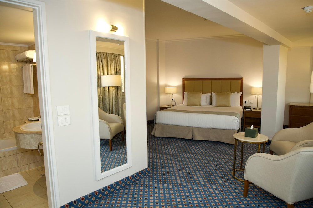 Executive Suite with Baron Palace View