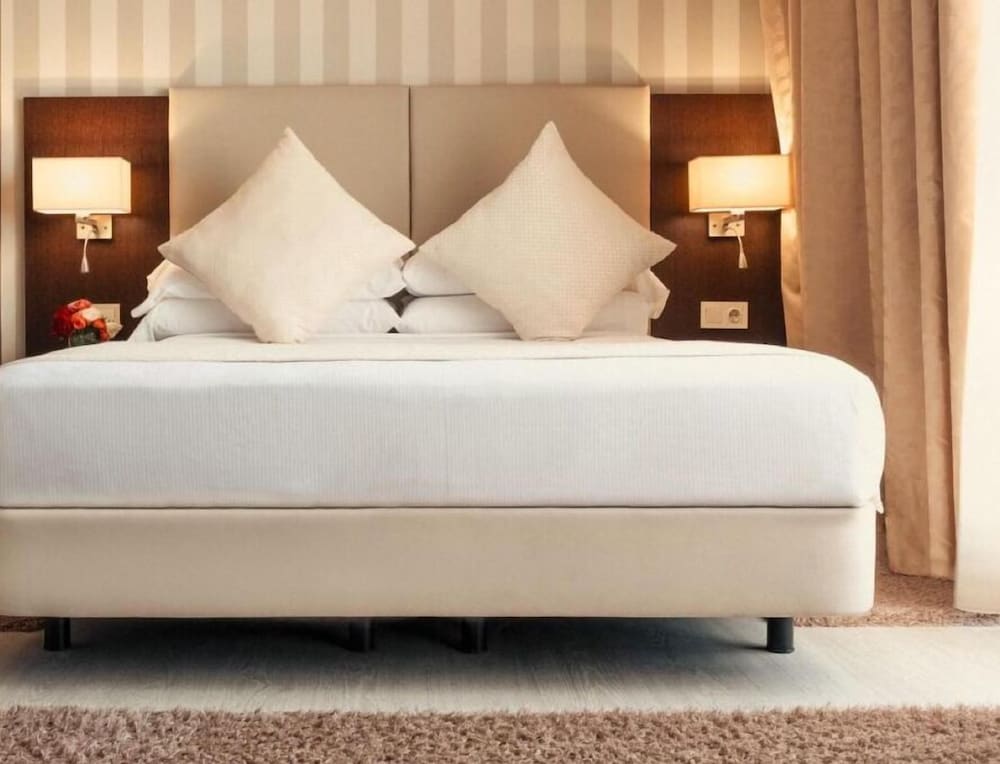 Deluxe Room (Queen) photo 1