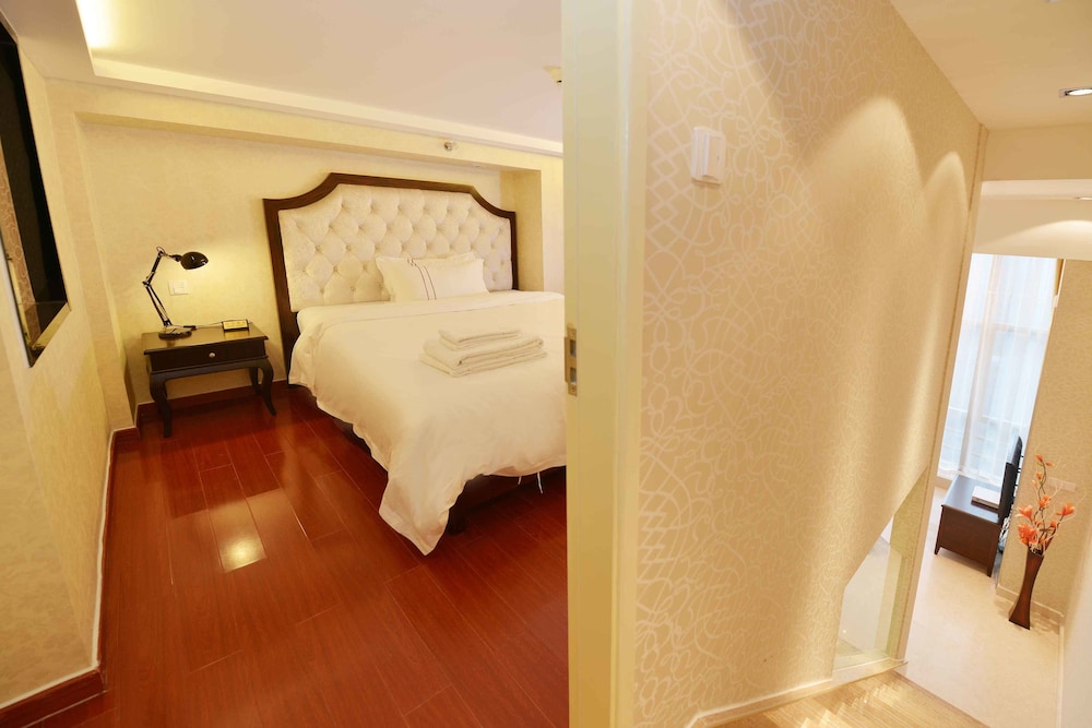 Business Suite, 1 King Bed photo 1