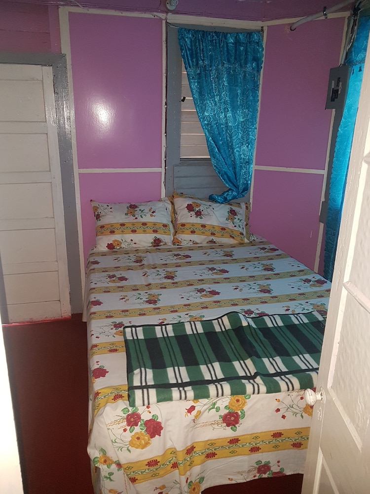 Standard Cabin, 1 Queen Bed, Smoking photo 3