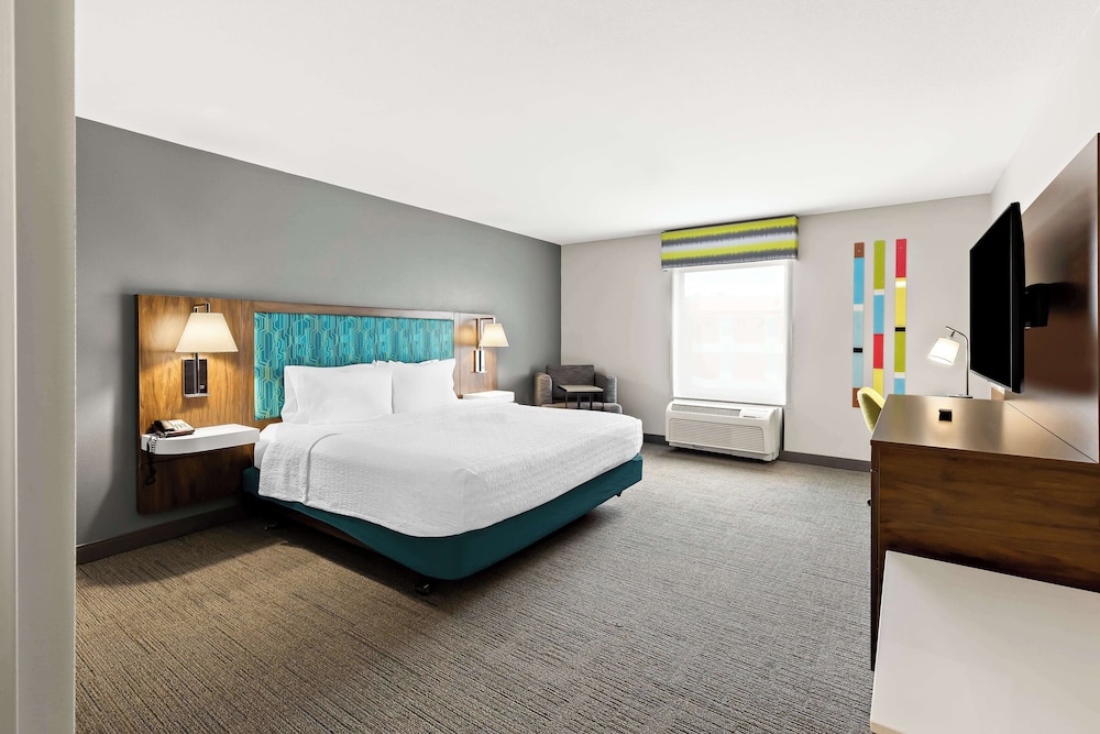 1 King Bed, Accessible (Mobility) - Photo 3
