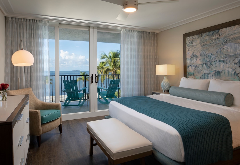 Traditional Suite, 1 King Bed with Sofa bed, Ocean View