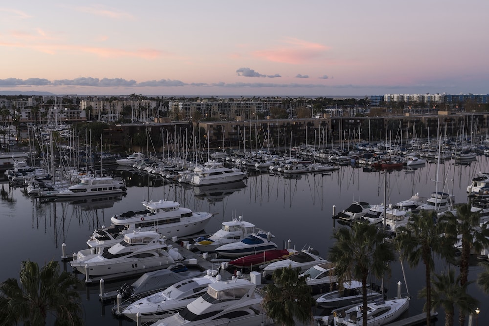 Room, 1 King Bed, Balcony, Marina View (Balcony) thumbnail 5