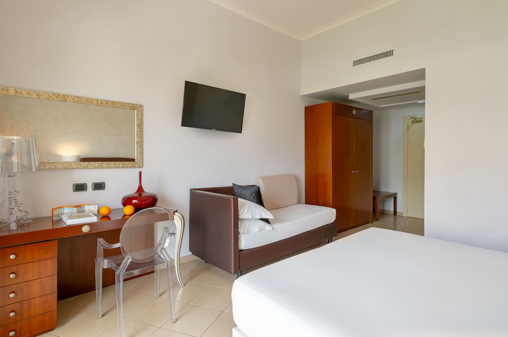 Standard Double Room - Photo 4