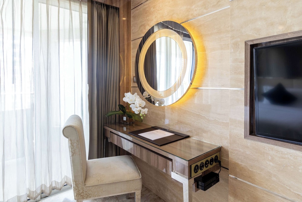 Deluxe Room, 2 Twin Beds, Balcony, City View photo 3